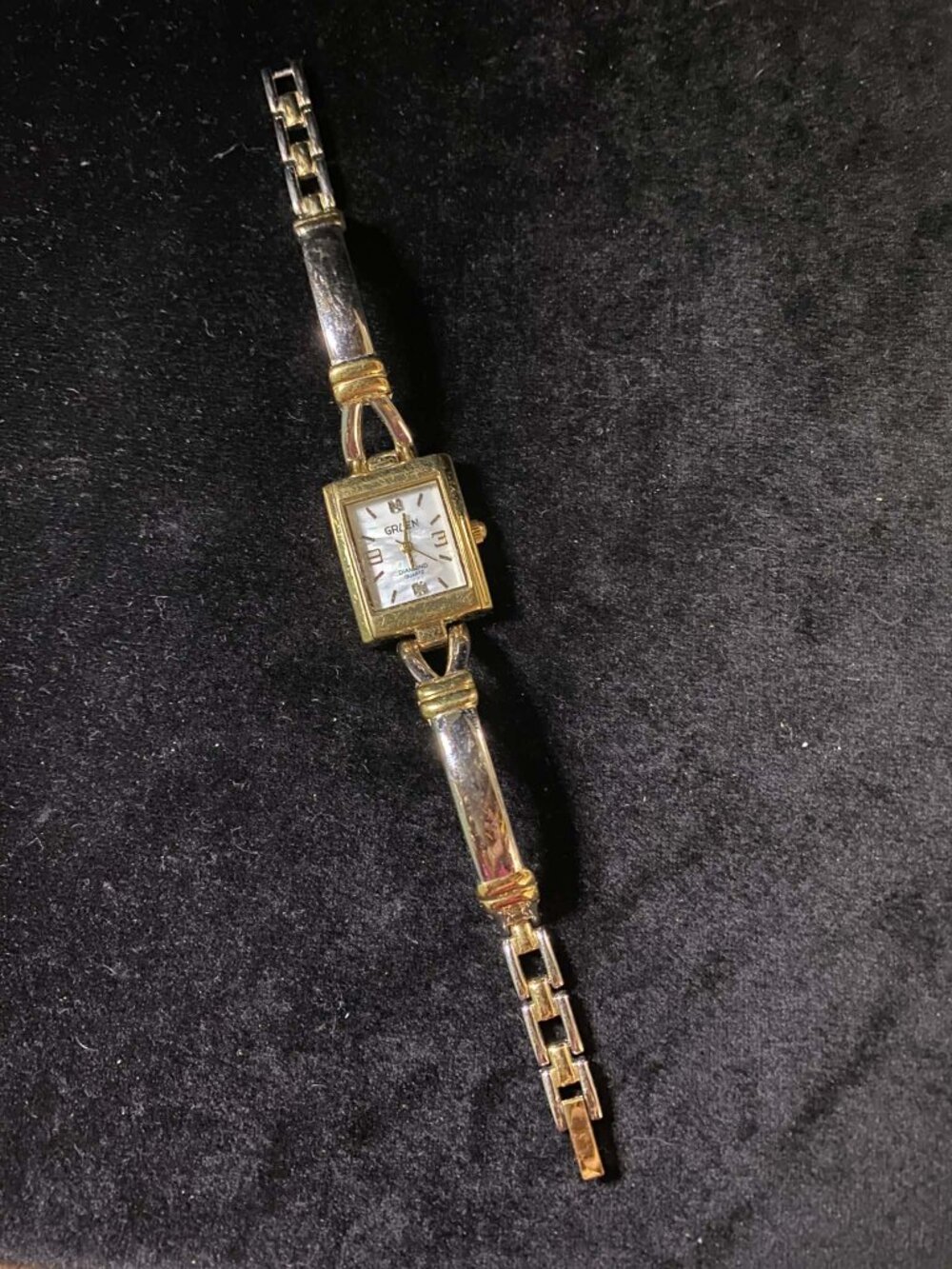 Vintage Gruen Diamond Quartz Mother of Pearl Evening Elegant Working Watch